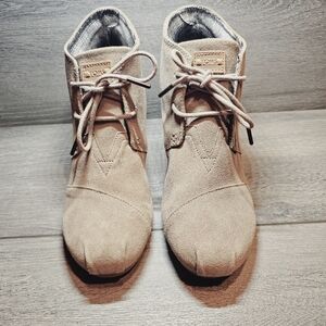 TOMS Desert Wedge Booties Suede Lace u